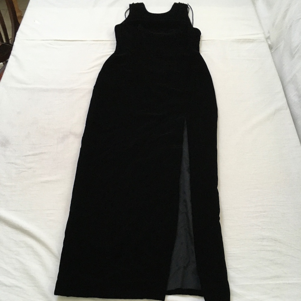 NITELINE by DELLA ROUFOGALI Black Velvet Tie-Back Formal Evening Gown Si…